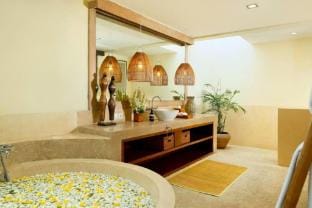 Brave The Ocean 5BR With Private Pool Villa REV32 Villa in North Kuta