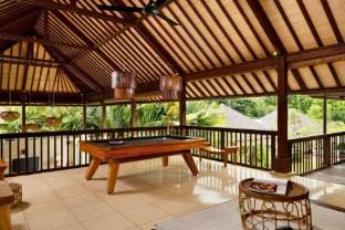 Brave The Ocean 5BR With Private Pool Villa REV32 Villa in North Kuta