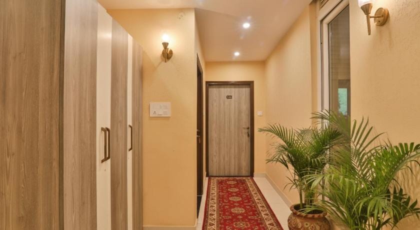 LS Grand Guest House Hotel in Varanasi