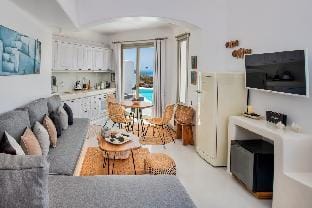 Milestone Iris Villa up to 3 guests Villa in Santorini