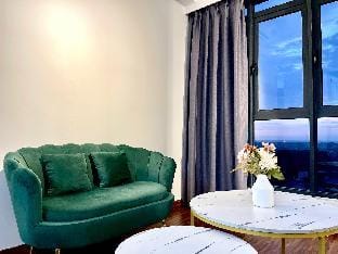 K Avenue *Sunset Balcony View* (5 mins to Airport) Apartment in Kota Kinabalu