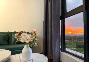 K Avenue *Sunset Balcony View* (5 mins to Airport) Apartment in Kota Kinabalu