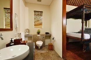 Acacia Garden view 6 BR Private Villa  ZN51 Villa in Kuta Selatan