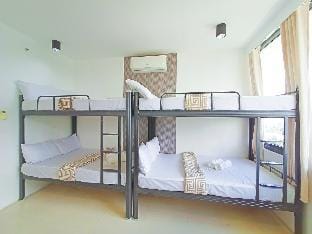 17D Accommodate maximum of 16 pax. Prime location and Walking distance to Ayala & IT Park w/ WIFI Vacation rental in Lapu-Lapu City