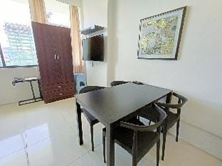 17D Accommodate maximum of 16 pax. Prime location and Walking distance to Ayala & IT Park w/ WIFI Vacation rental in Lapu-Lapu City