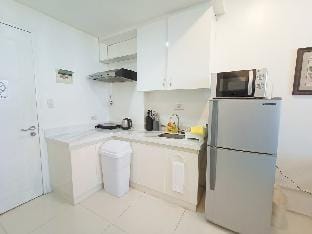 15P Accommodate maximum of 16 pax. Prime location and Walking distance to Ayala & IT Park w/ WIFI Vacation rental in Lapu-Lapu City