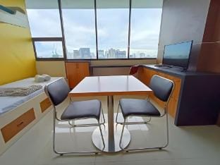 14H Accommodate maximum of 8 pax. Prime location and Walking distance to Ayala & IT Park w/ WIFI Vacation rental in Lapu-Lapu City