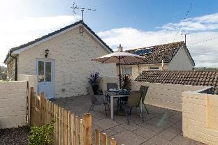 St Helens Apartment 1 - Short Walk to Beach Apartment in Amroth