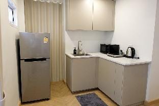 Upscale 3 bed 3 bath suite 1 min to BTS Prompong Apartment in Bangkok