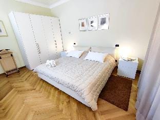 TimeRoma Vatican - King Deluxe Apartment in Rome
