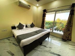 GoBravo 72-3Bhk Farm w/tPool &Garden Sec150 Noida Villa in Noida