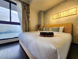 Loft Suite Seaview JB CIQ 6-7Pax Apartment in Johor Bahru