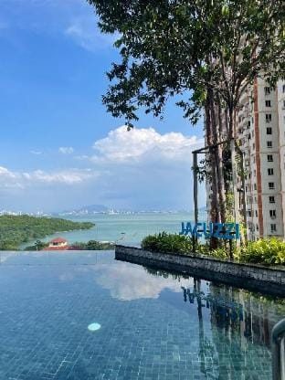 Premium 3BR Family Suite with 2 Car Park (23A) Apartment in George Town