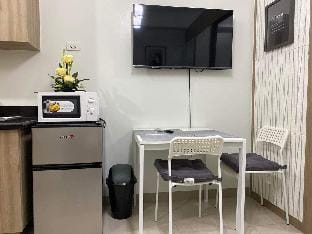 Shore Residence 2br shortwalk MOA poolview1 Apartment in Pasay