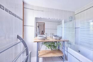 Idyllic Island Watermill Air Con Hot tub, Boat Canoe Kayak Table Tennis Vacation rental in Occitanie