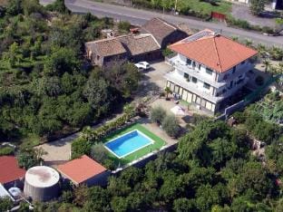 Sicilian Retreat Pool  Garden Apartment in Acireale