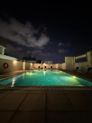 Room with shared Bathroom, Kitchen, Patio, Pool Vacation rental in Dubai