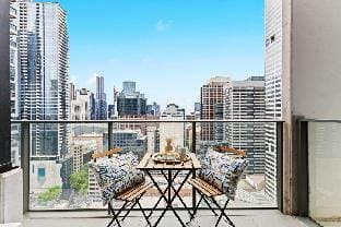 Modern 2BR Apt Next to Southern Cross FREE Parking Vacation rental in Melbourne