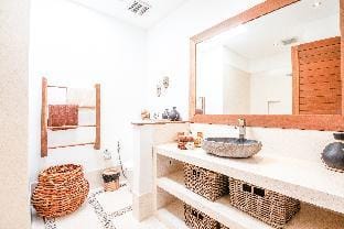 Cozy 4 Br VIlla 5 Mins walking to Finn’s beach Villa in North Kuta