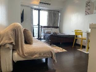 Studio | Netflix 40" TV | fast net | Makati center Apartment in Mandaluyong