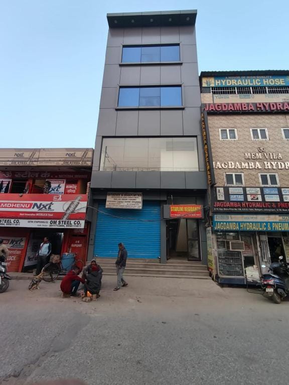 Hotel Starline Regidancy Hotel in Delhi