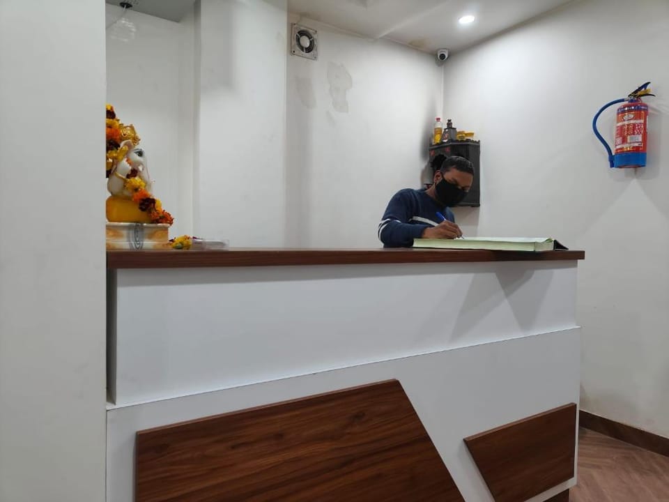 Hotel Starline Regidancy Hotel in Delhi