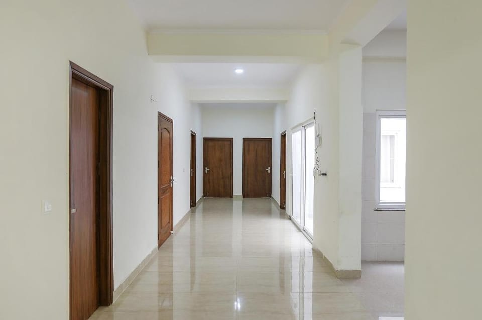 FabHotel Grihum Hotel in Noida