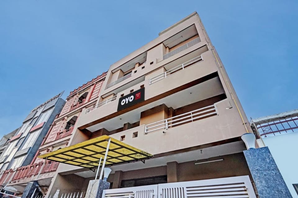 Hotel O HOTEL CROWN 15 Hotel in Noida