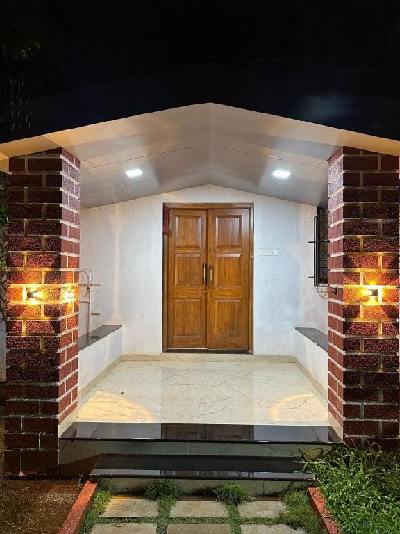 HOTEL HEERALAXMI Hotel in Alibag
