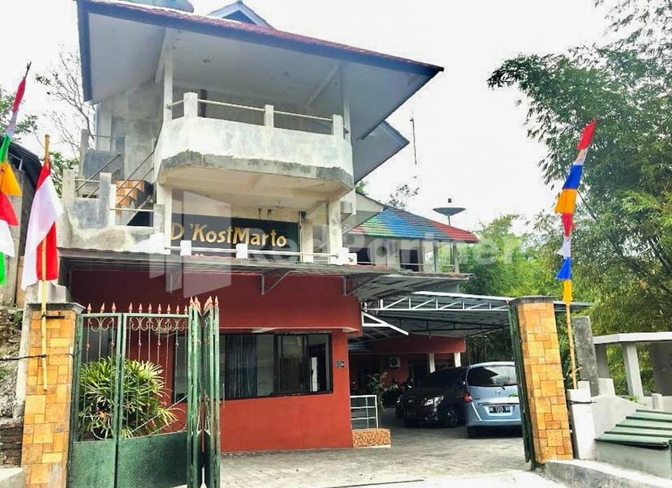 RedDoorz Syariah @ D'KostMarto UTY Hotel in Special Region of Yogyakarta