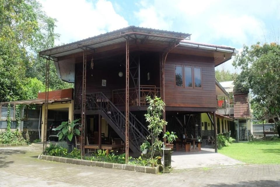Hotel O Puri Adem 86 Syariah BunkbedNearMerapi Golf Club Hotel in Special Region of Yogyakarta