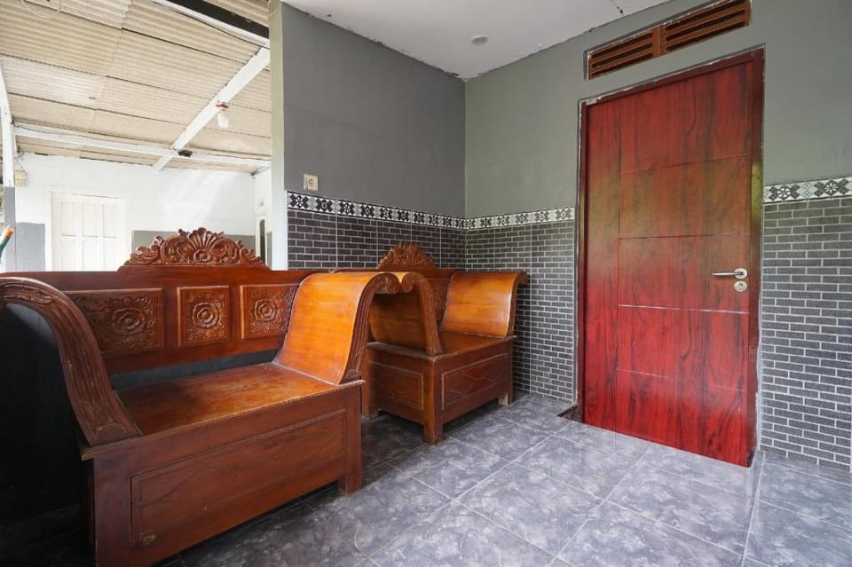OYO 93628 Scorpion Guest House & Beach Hotel in East Java