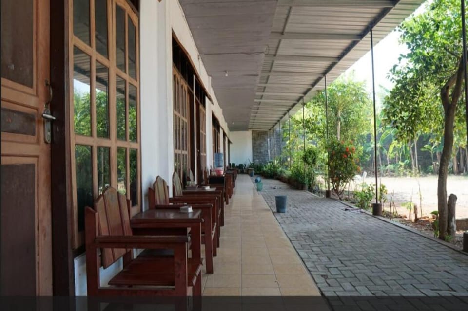 SPOT ON 93611 Kost Pak Suyatno Syariah 2 Hotel in East Java