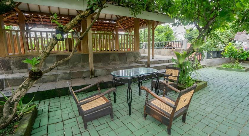 Hotel O Kencana Homestay Syariah Near Masjid AL-BAROKAH Kanyuran Hotel in East Java