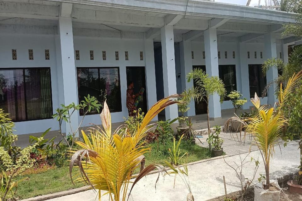 Hotel O Lotus Guest House Hotel in West Nusa Tenggara, Indonesia