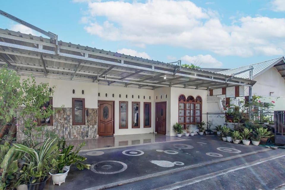OYO 93582 Liani Homestay Syariah Hotel in West Nusa Tenggara, Indonesia
