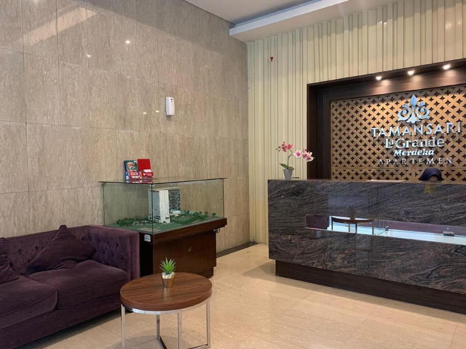OYO 93636 La Grande Apartment By UJM Hotel in Bandung