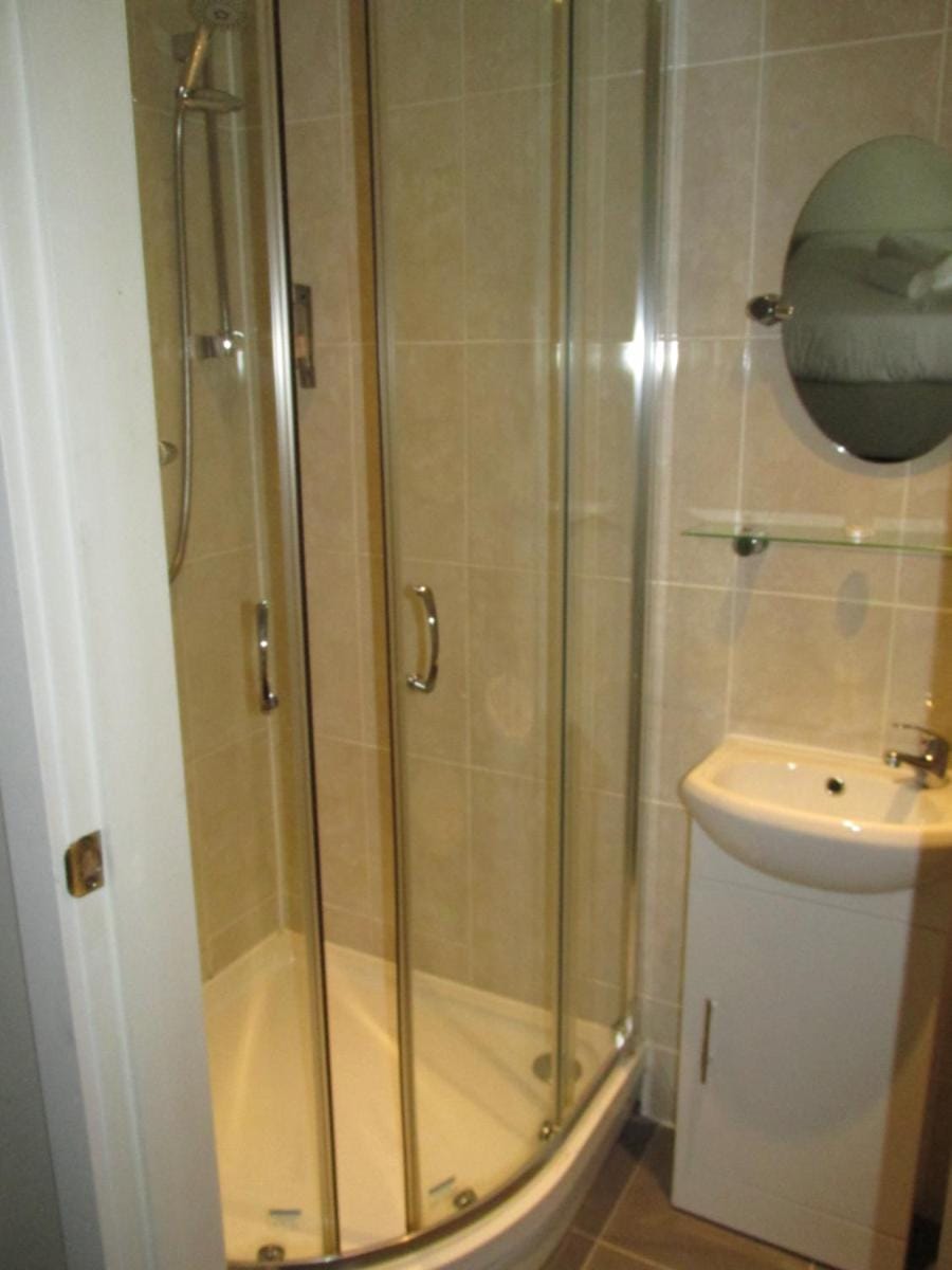 Rooms at The Kettering Ritz Complex Hotel in Daventry District
