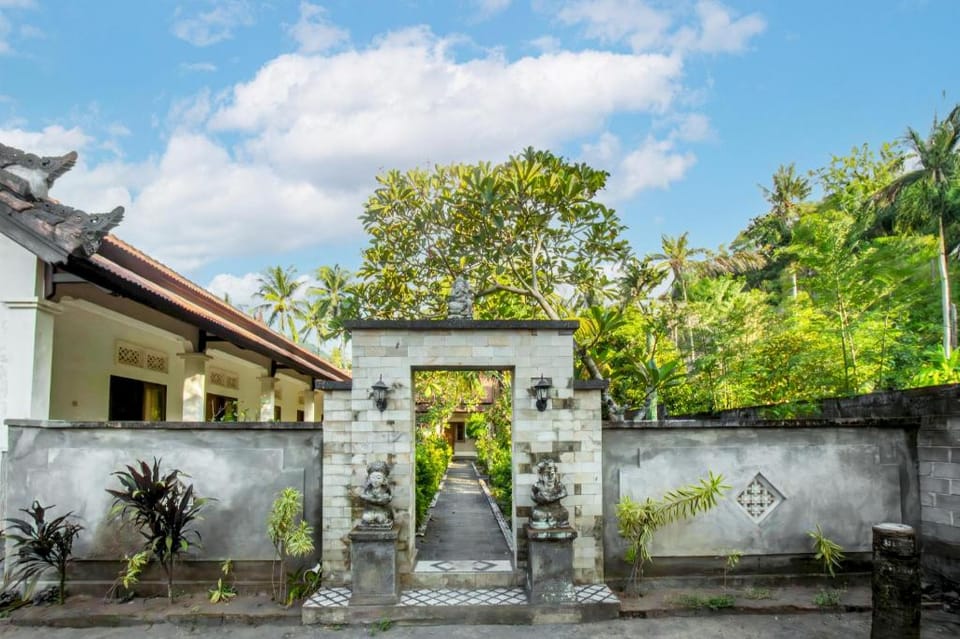 Hotel O Puri Batu Bolong Hotel in Batu Layar