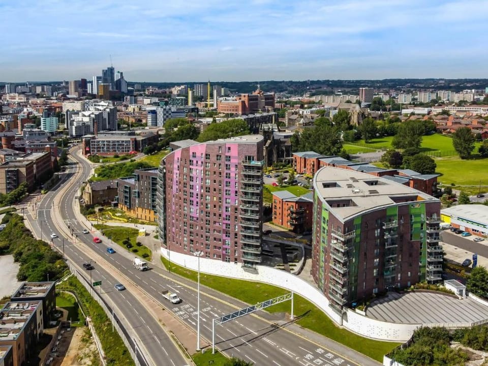 City Centre | 2 Bed Group Apt w/ Balcony & Parking Vacation rental in Leeds