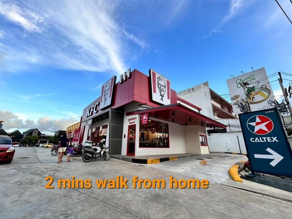 2 min walk GreenwayNightMarket / 7-11 & KFC Vacation rental in Thailand