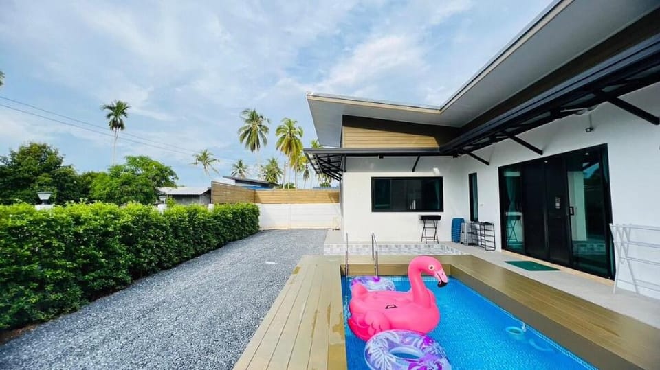 Pool Villa @ Phatthalung, 15 mins to Thale Noi Villa in Thailand