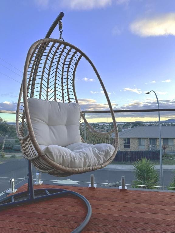 Hobart Luxury: Modern 4BR - Mountain & Water Views Vacation rental in Tasmania