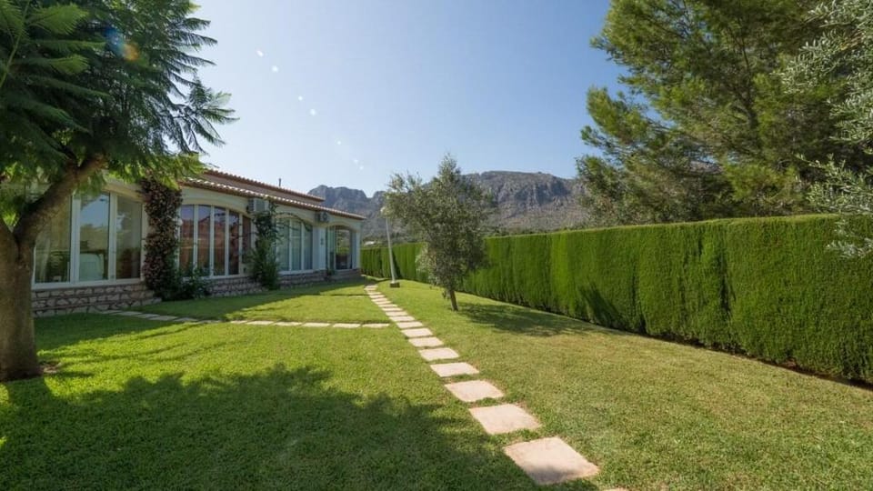 Adosado esquinero urbanización piscina comunitaria Vacation rental in Marina Alta