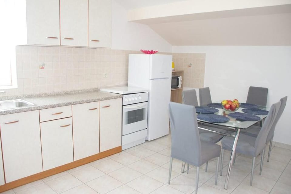Apartments Summersong Garden View 5 Vacation rental in Novalja