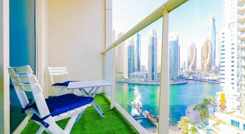 Elegant Marina View Studio King Bed Apartment in Dubai