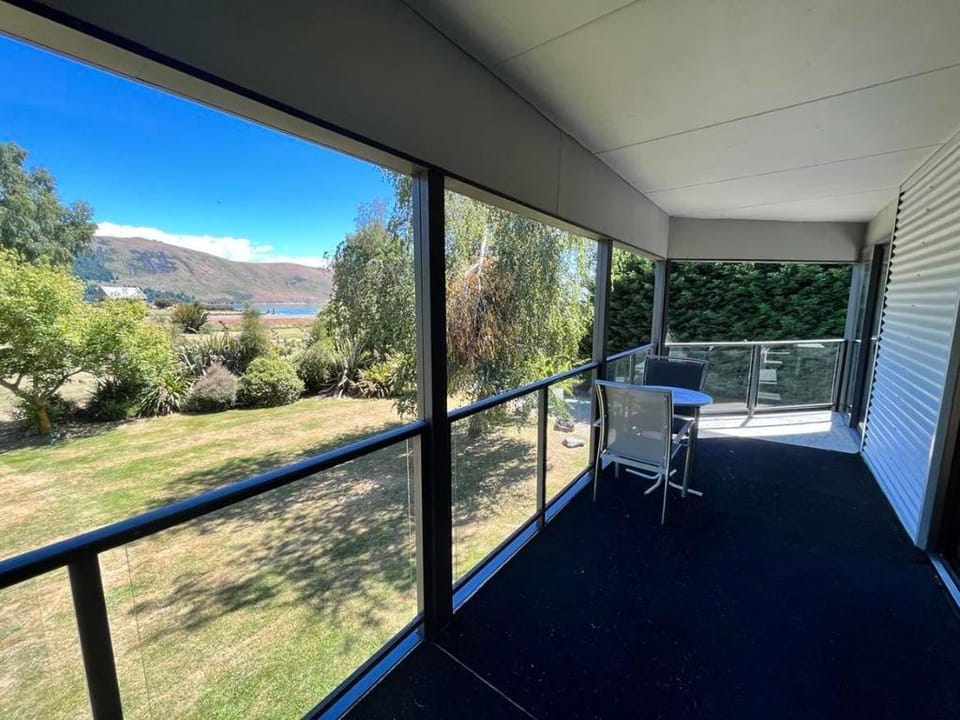 Garden Tower Beside the Lake - Middle Apartment Apartment in Lake Tekapo