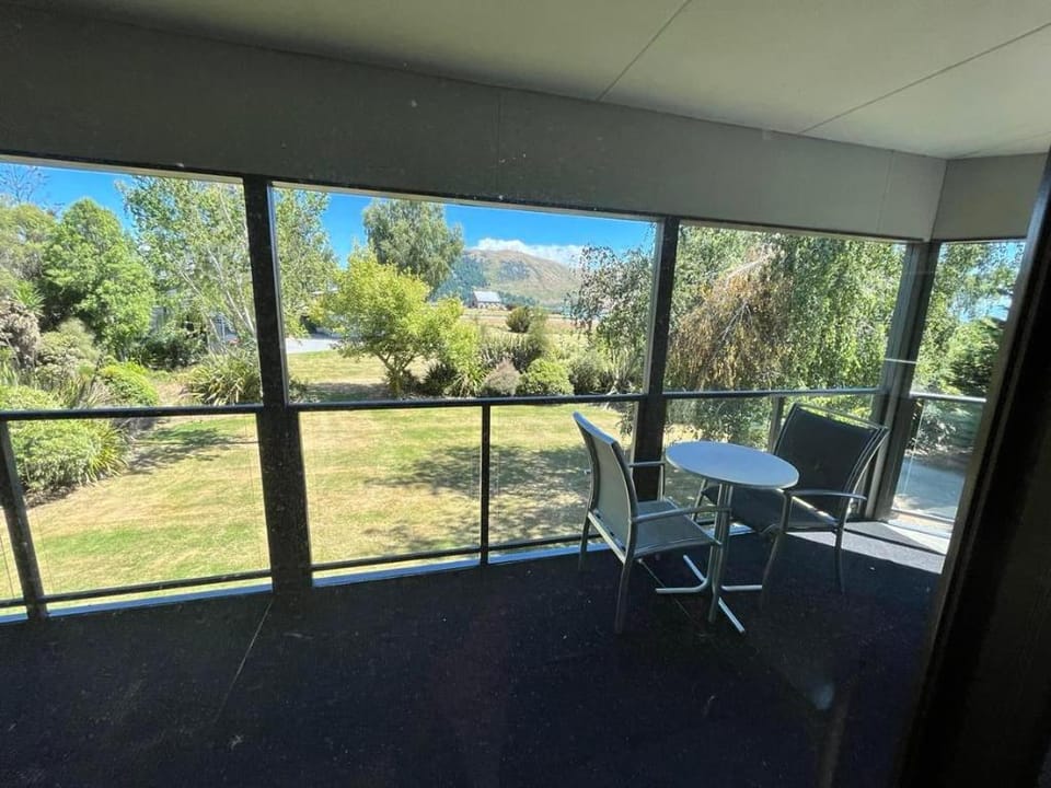 Garden Tower Beside the Lake - Middle Apartment Apartment in Lake Tekapo
