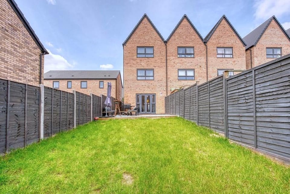 Luxury House Parking Wi-Fi Netflix Sky Sports Apartment in Birmingham
