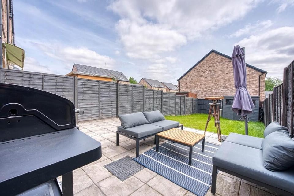 Luxury House Parking Wi-Fi Netflix Sky Sports Apartment in Birmingham
